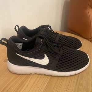 Unique Nike presto Mesh sneakers - Sz 5.5 youth (7.5 women’s) fits Sz 8